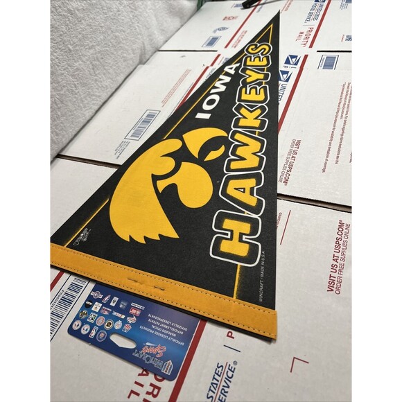 Vintage Wincraft NCAA The University of Iowa Hawkeyes 30x12 Pennant - Picture 1 of 7
